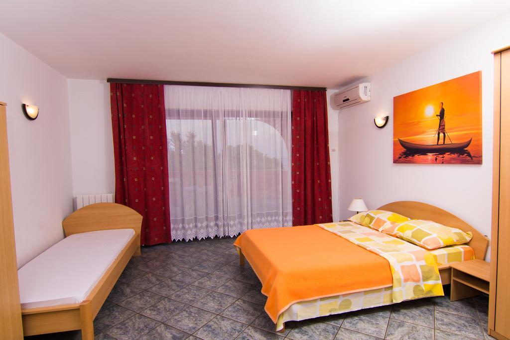 Apartmani Zuzic Крк Номер фото
