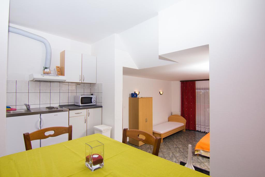 Apartmani Zuzic Крк Номер фото