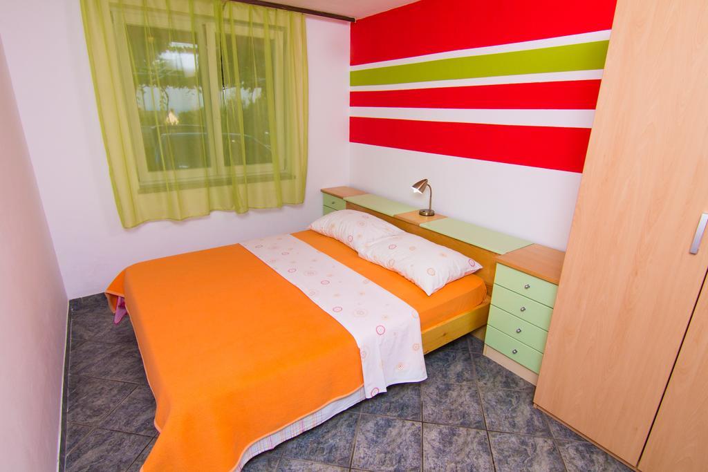 Apartmani Zuzic Крк Номер фото